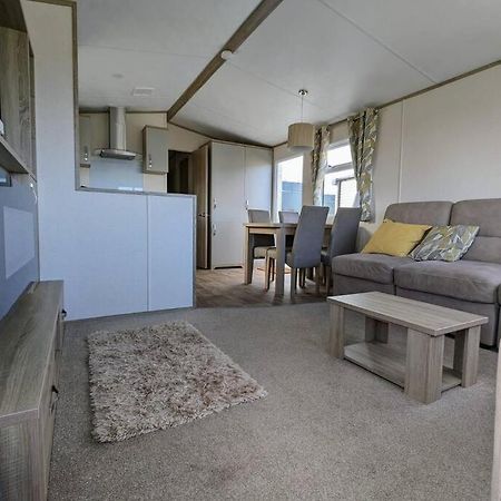 Beautiful Pet Friendly Southerness Caravan With Sea View & Decking Area Mainsriddle Exterior photo