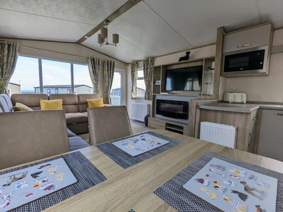 Beautiful Pet Friendly Southerness Caravan With Sea View & Decking Area Mainsriddle Exterior photo